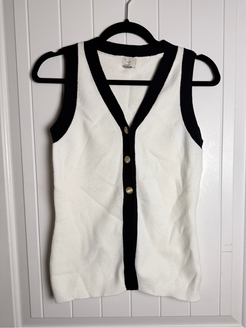 A New Day Black & White Sleeveless Knit Top
